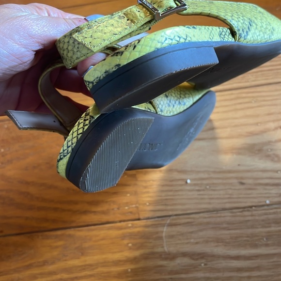 Vionic Slides - Picture 6 of 6